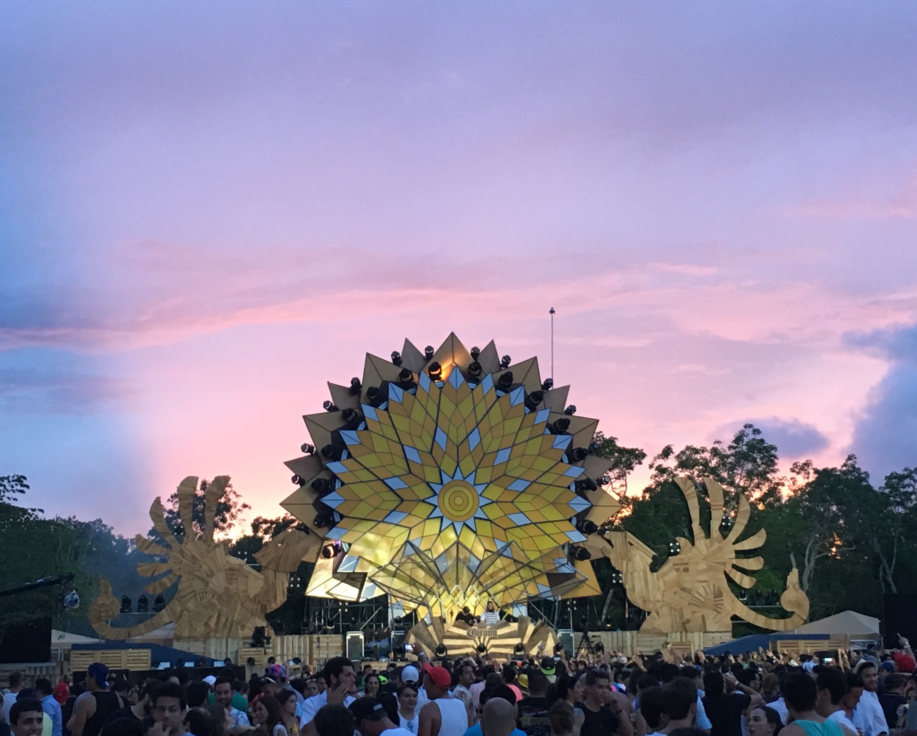 Vero makes Mexico debut at Corona Sunsets